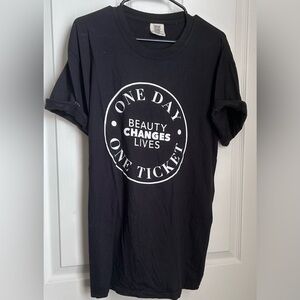 Black Graphic Tee - Short Sleeve